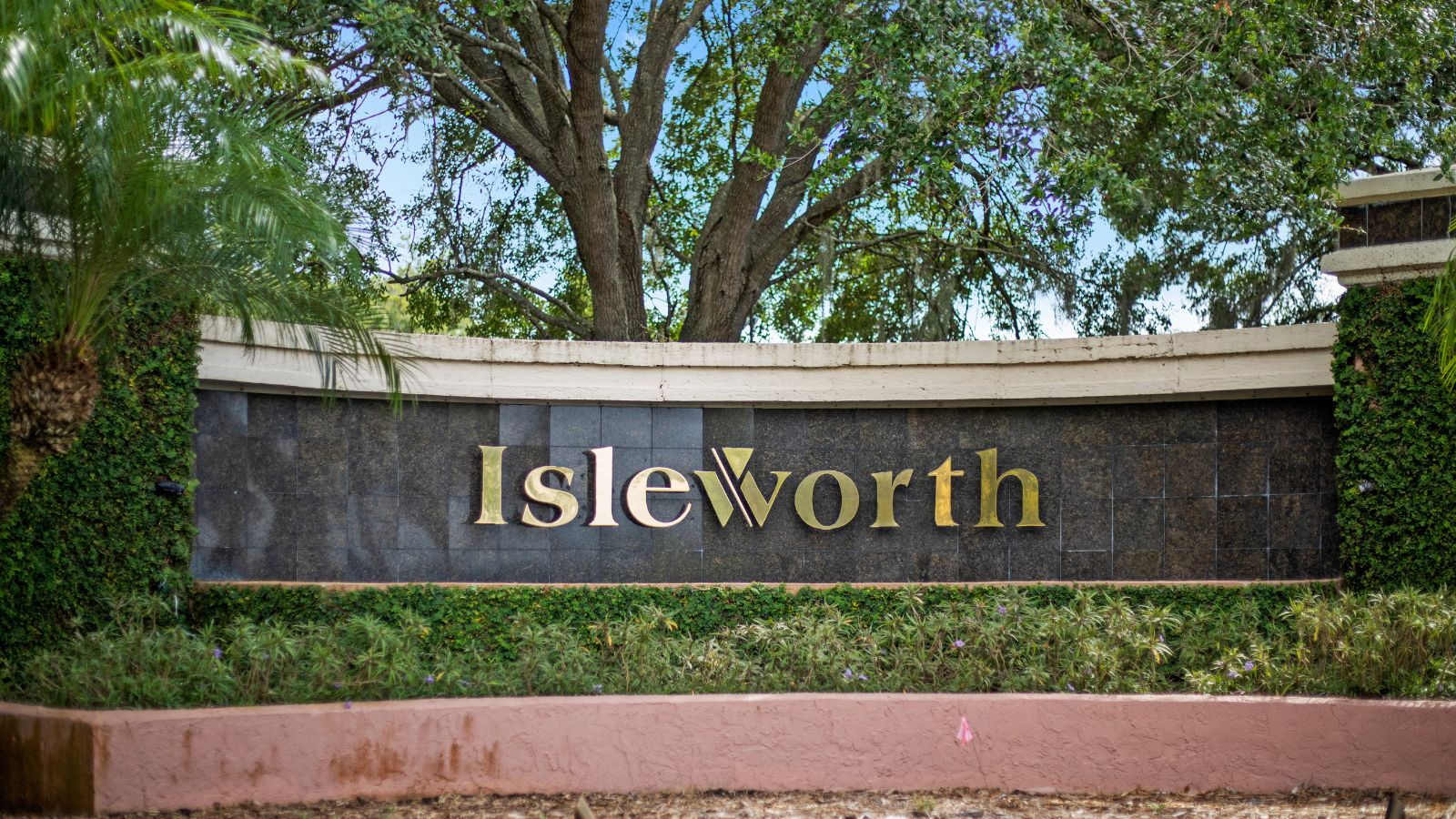 Entrance to Isleworth golf community in Windermere